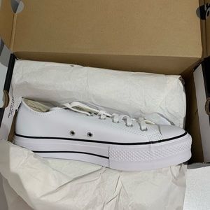 White Chunk Taylor All Star Lift OX Sneaker